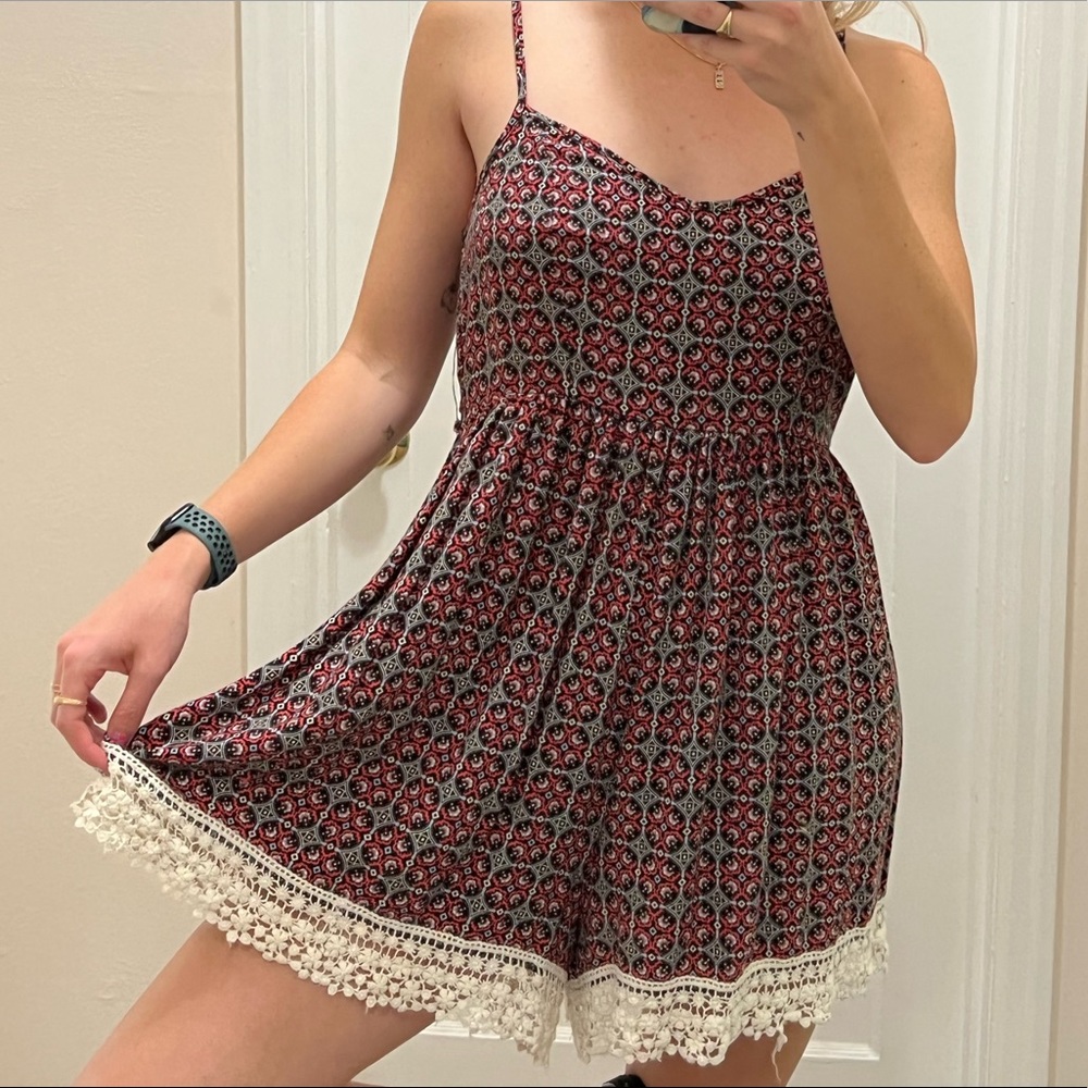 Abercrombie & fitch lace detailed romper with sinched waist